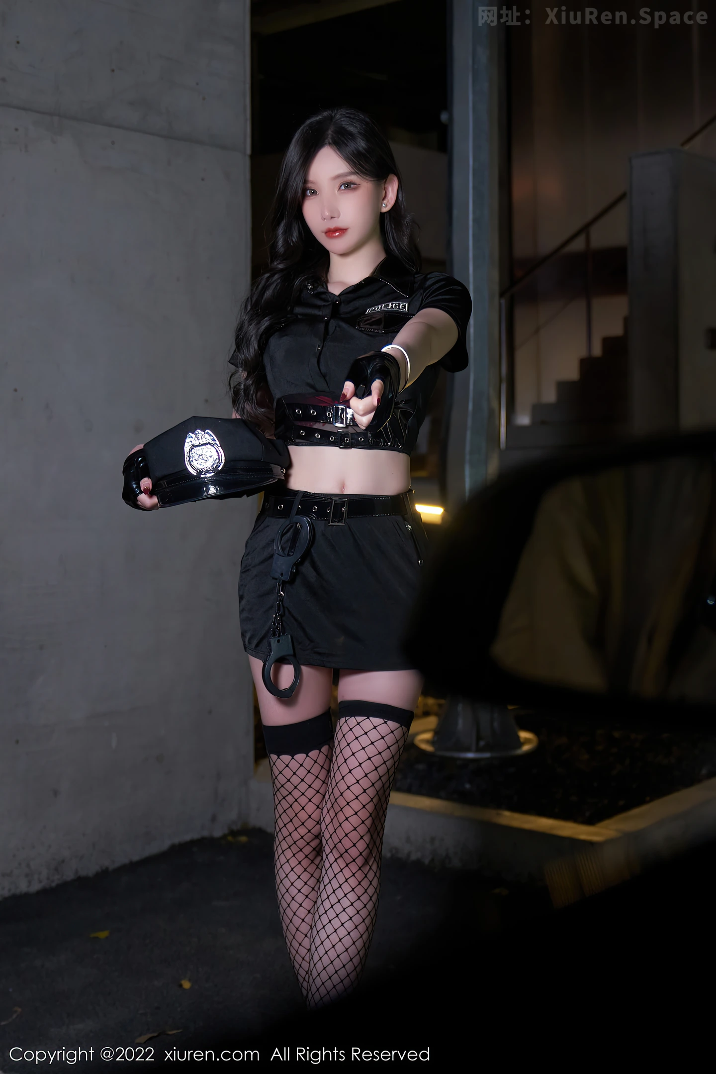 图片[2]-[XiuRen秀人网]VOL.4741 女神周于希Sally女警官主题黑色短裙露蕾丝内裤秀翘臀诱惑写真72P-秀人网官方网站